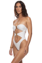 SUNKISS GLOW - Cut Out One Piece • White