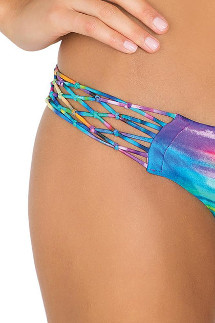 CIELITO LINDO - Knotted Net Back Triangle & Tiny Bottom • Multicolor