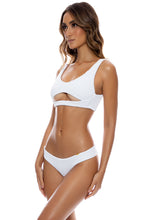 PURA CURIOSIDAD - Open Front Bralette & Seamless Wavy Ruched Back Bottom • White